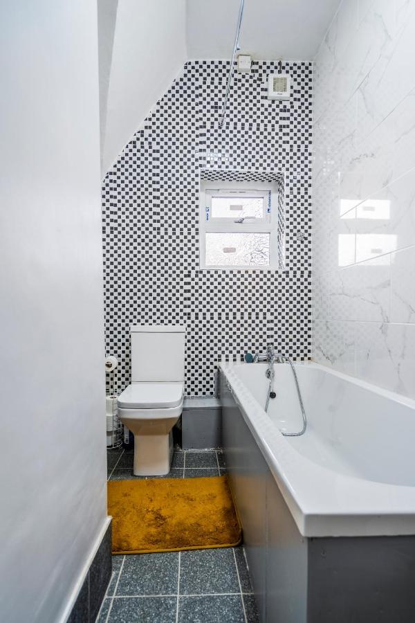 Deluxe 2-Bedroom Flat With Free Parking Birmingham Exterior foto